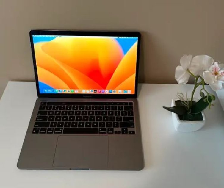 2020 MACBOOK PRO 13 INCH SPACE GREY IN GREAT CONDITION! - Global Fair