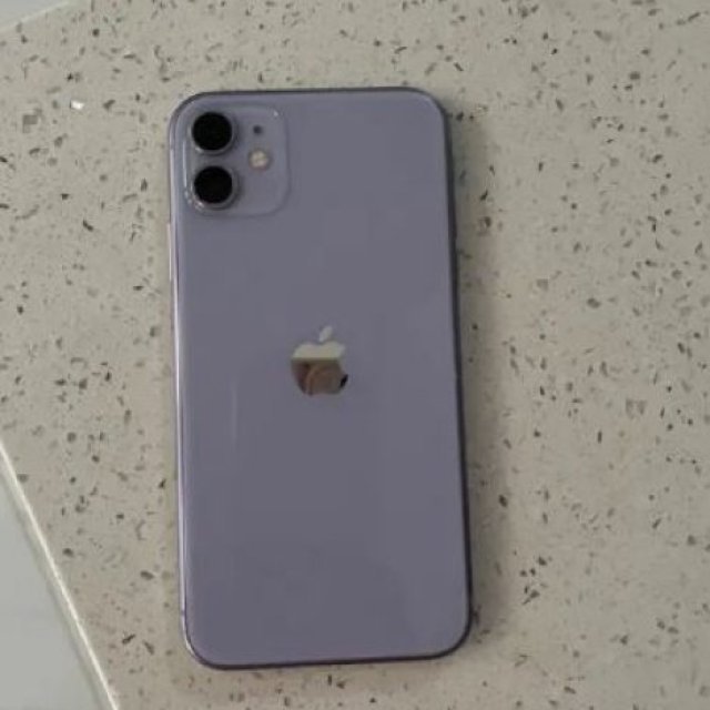 Like new IPhone 11 Purple 64GB