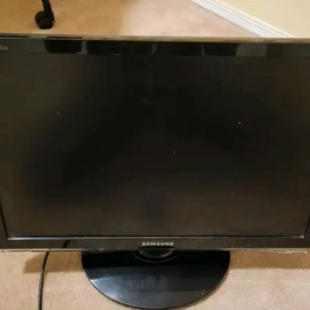 SAMSUNG monitor 22 inches. DVI Widescreen LCD Monitor