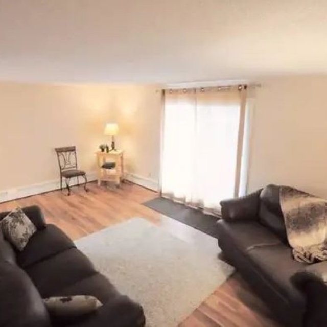 Spacious 2 BDRM CONDO Near University and Whyte Ave