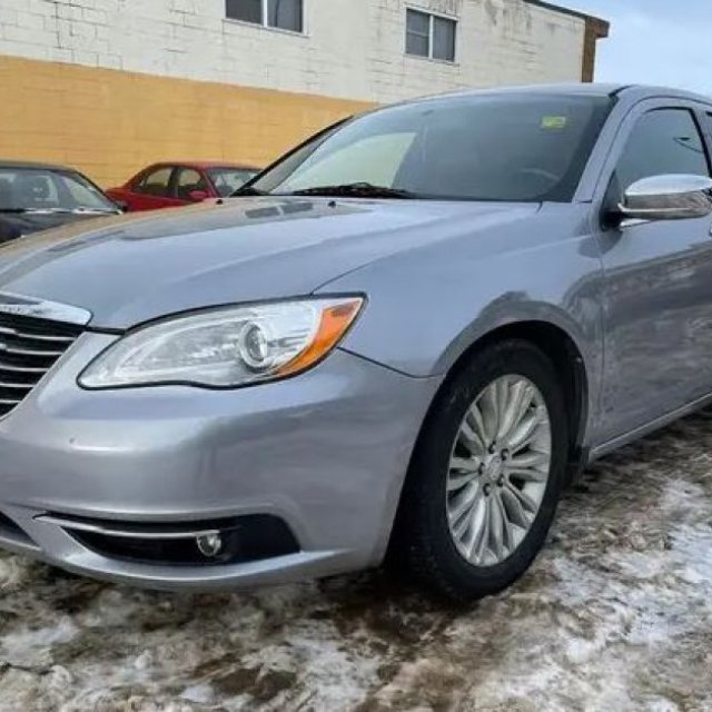 2013 Chrysler 200 4dr Sdn Limited