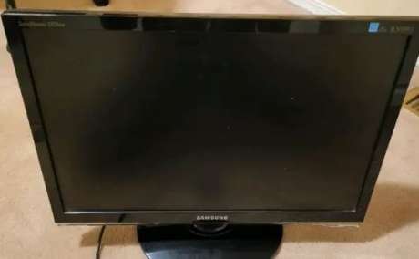 SAMSUNG monitor 22 inches. DVI Widescreen LCD Monitor