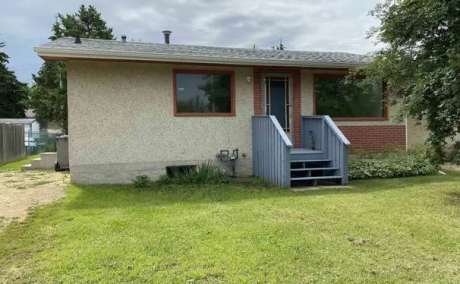 5031 53 AV Warburg, Alberta