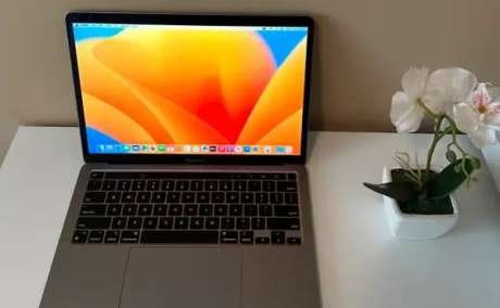 2020 MACBOOK PRO 13 INCH SPACE GREY IN GREAT CONDITION!