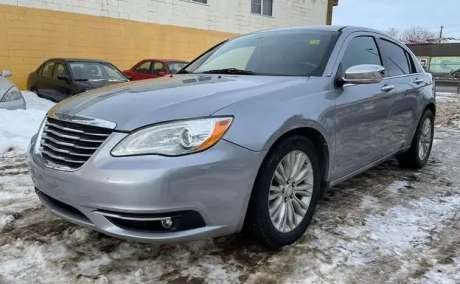 2013 Chrysler 200 4dr Sdn Limited